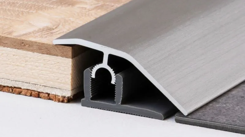 Anpassungsprofil Edelstahl geb&uuml;rstet